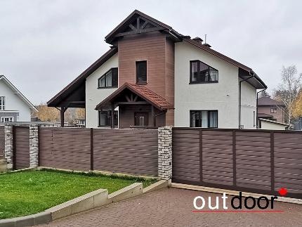 Заборы из ДПК: изящество дерева — долговечность пластика