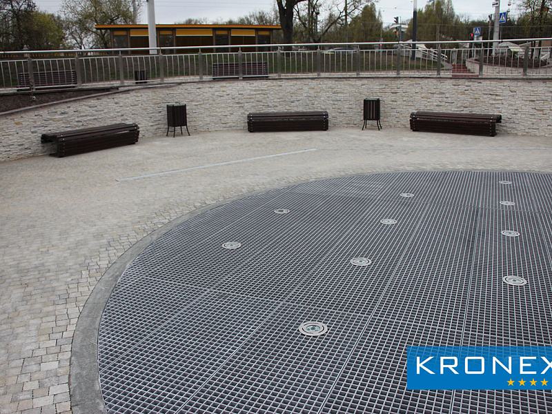 Фонтан в г.Минске на основании из  регулируемых опор Kronex.