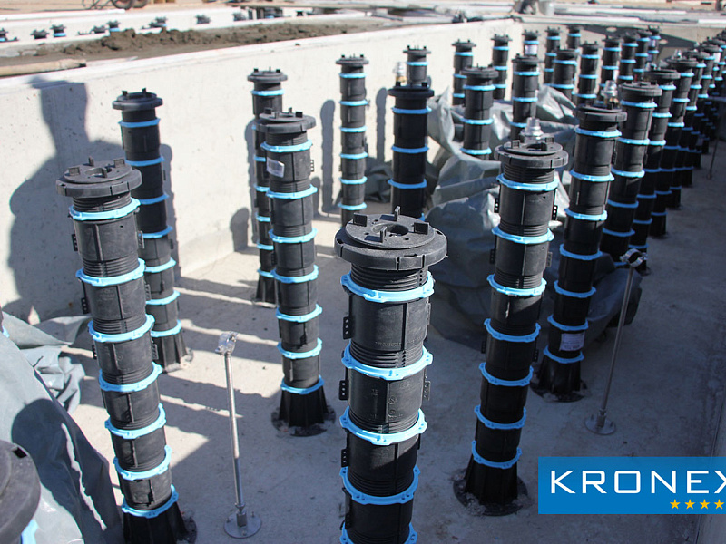 Фонтан в г.Минске на основании из  регулируемых опор Kronex.