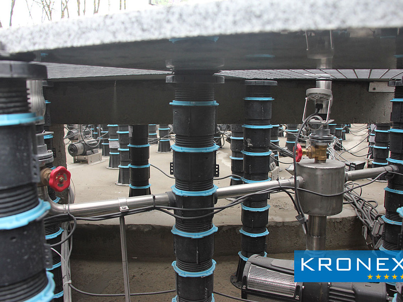 Фонтан в г.Минске на основании из  регулируемых опор Kronex.