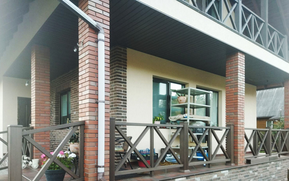 Ограждения ДПК на террасе, крыльце и балконе частного дома