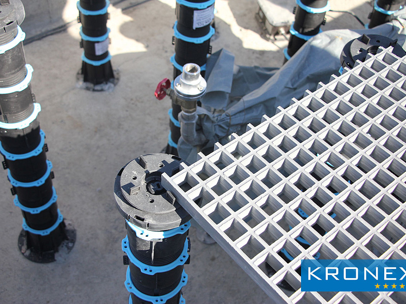 Фонтан в г.Минске на основании из  регулируемых опор Kronex.
