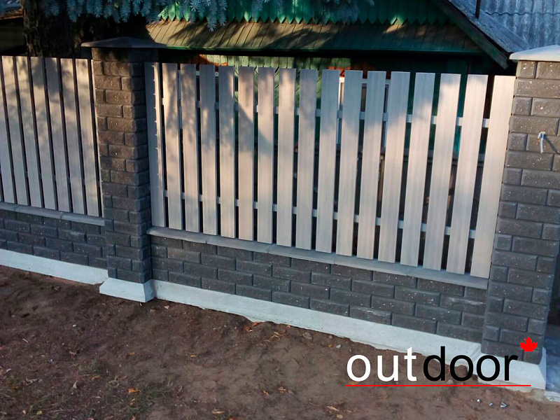 Заполнение пролетов кирпичного забора  доской ДПК Outdoor .