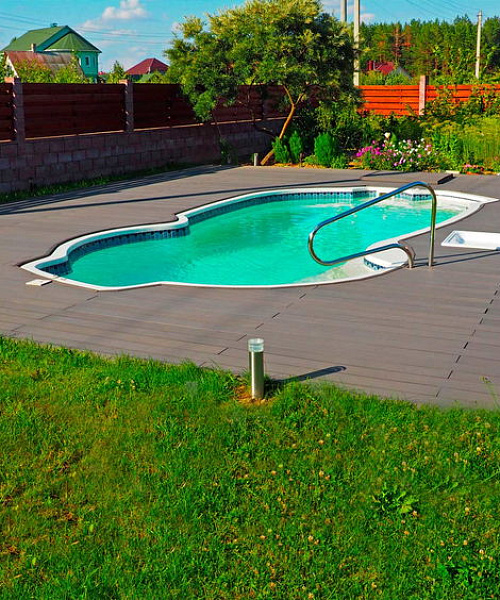 Открытый бассейн частного дома
