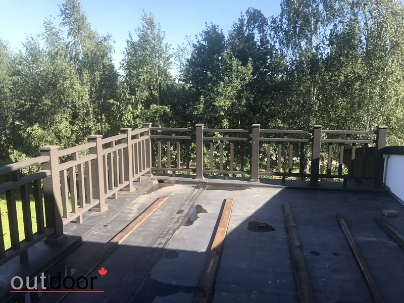 Ограждения ДПК для двух открытых лоджий в частном доме.