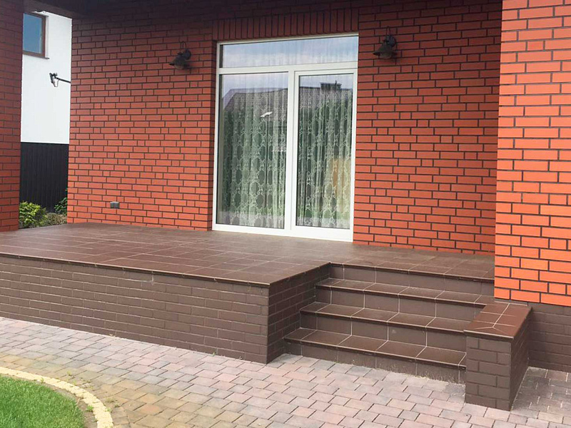 Ограждение ДПК для открытого крыльца частного дома