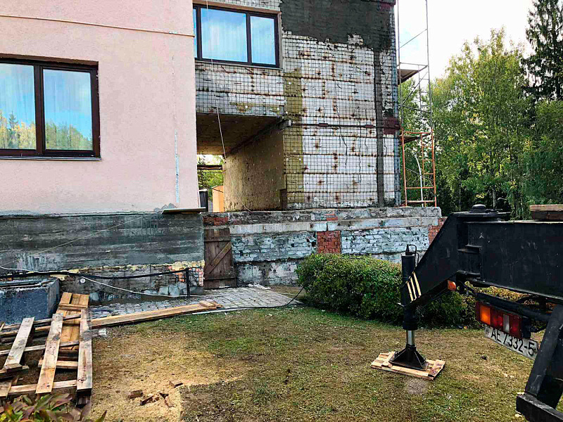 Входная группа гостиничного комплекса в  РГЦ "Силичи".