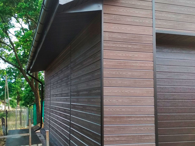 Вентфасад гаража из фасадной доски ДПК Outdoor